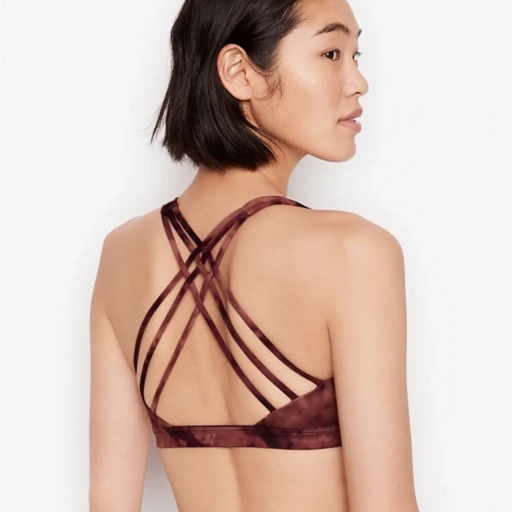 ⭐️ Victoria’s Secret Strappy Back Impact Sports Bra
